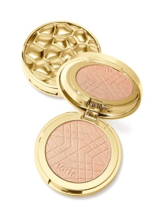 Tarte Amazonian clay shimmering light